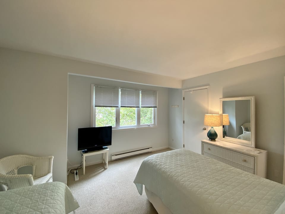 Secondary Bedroom (Upstairs)