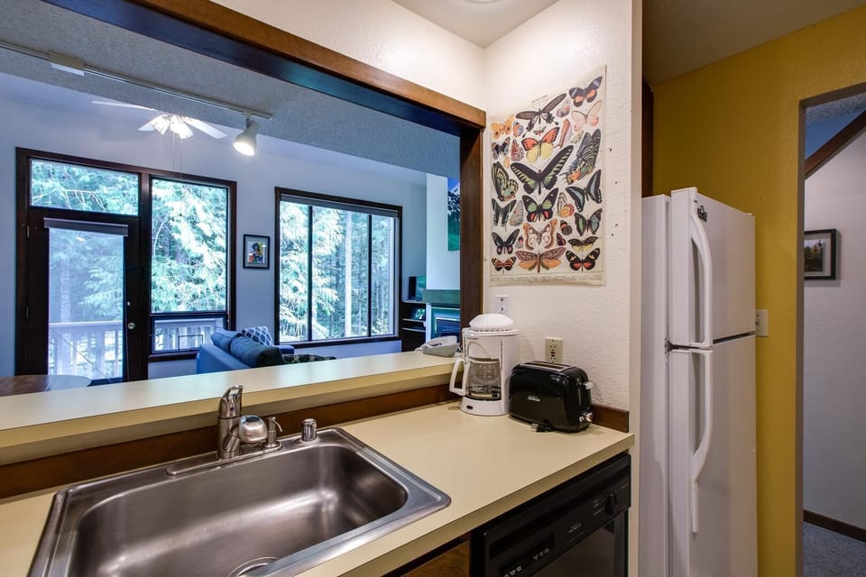 Another view of kitchen
