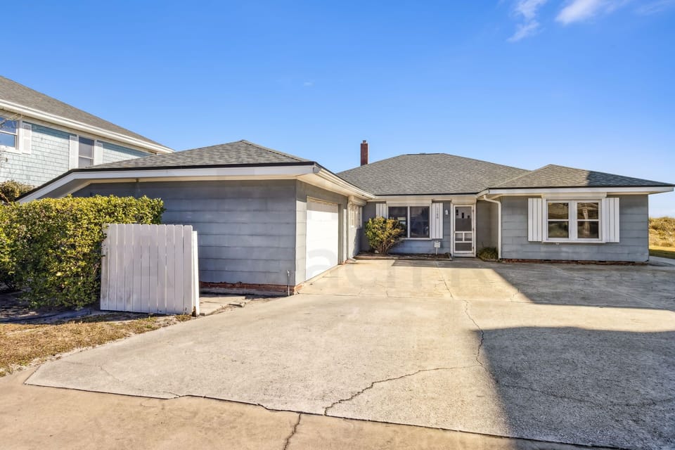 Front of House/Driveway