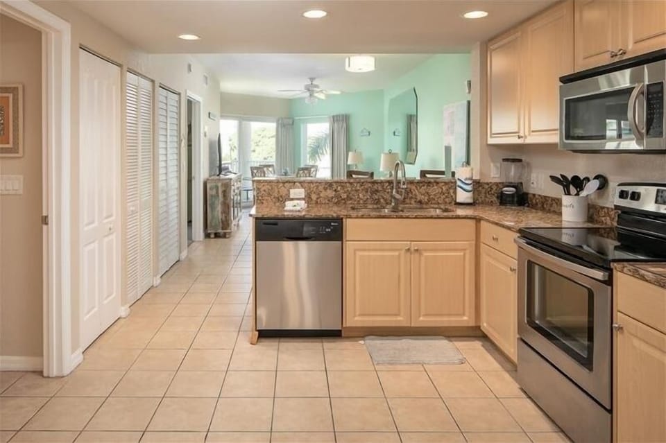 Full kitchen
