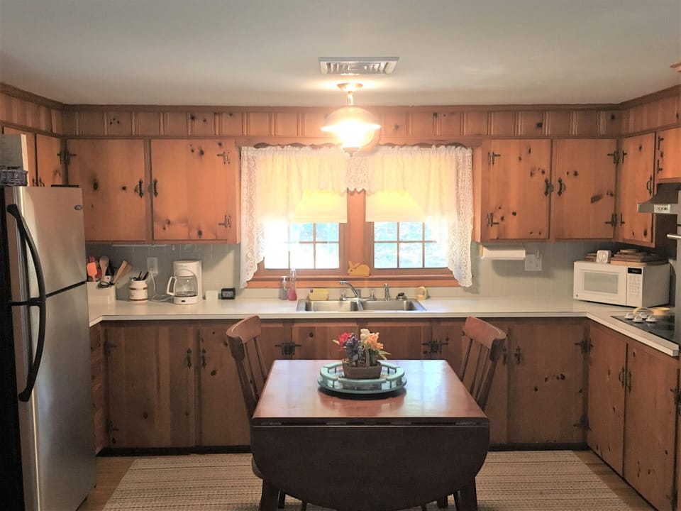 Eat-in Kitchen