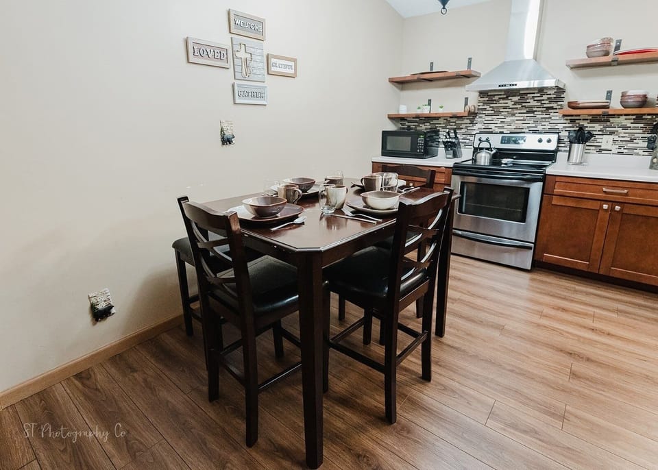 Architecture, Building, Dining Room, Dining Table, Furniture