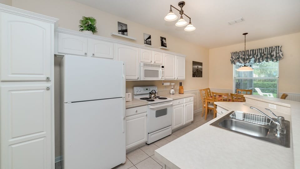 Kitchen (Angle)
