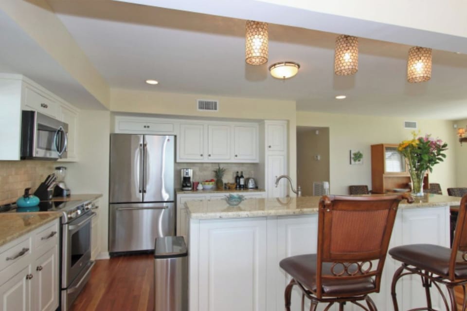 Breakfast bar for casual dining.