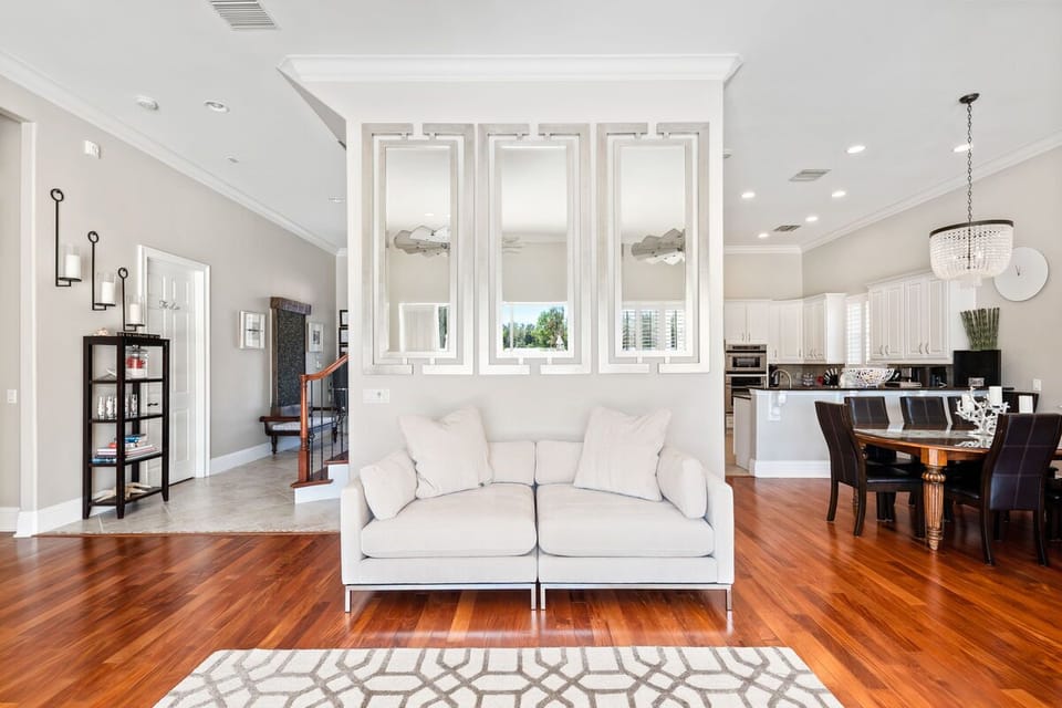 Large Spacious Main Living Area