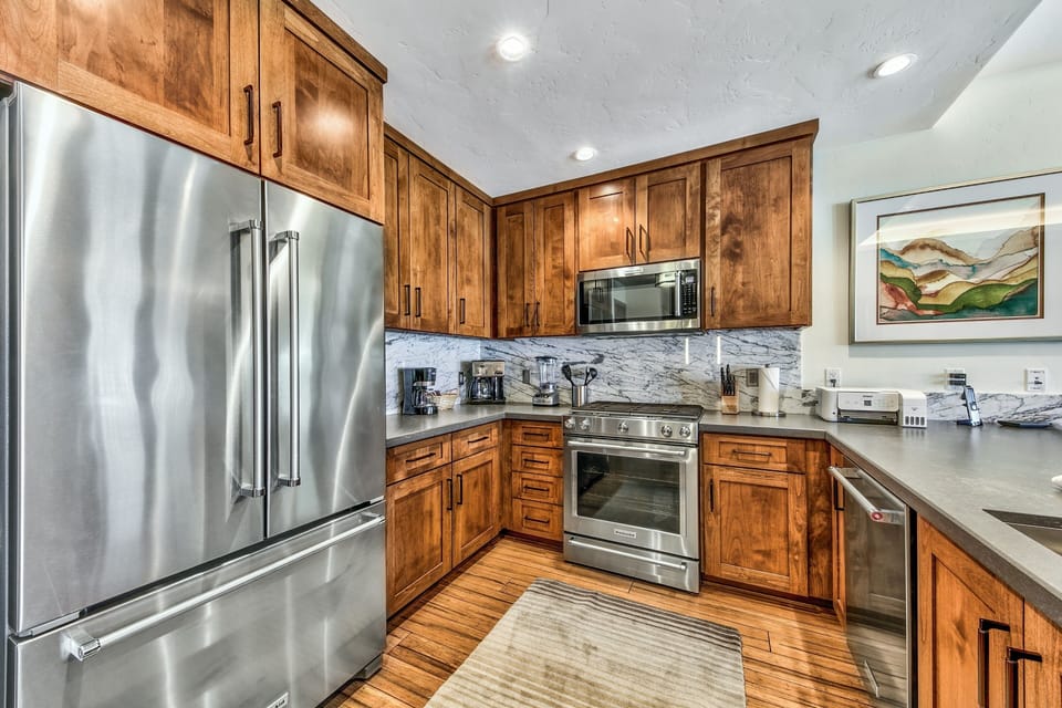 Room, Indoors, Flooring, Kitchen, Hardwood