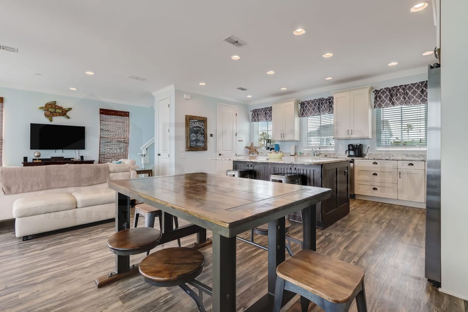 Dining Area/Kitchen