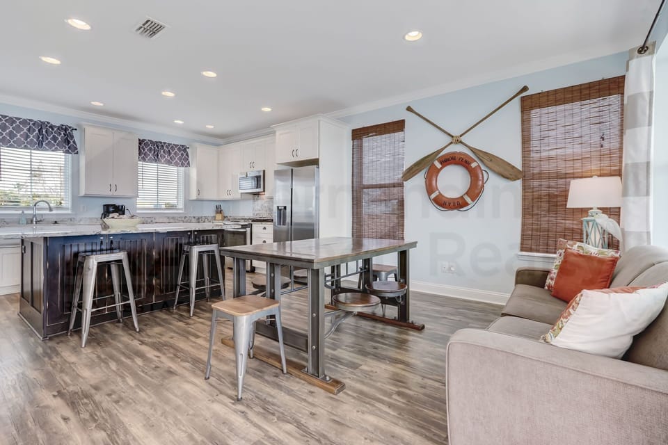 Dining Area/Breakfast Bar