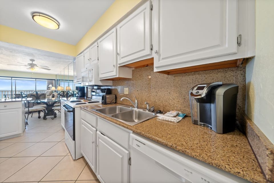 8 Edgewater 52 Kitchen