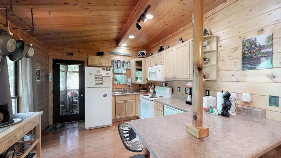 Flooring, Indoors, Room, Kitchen, Floor
