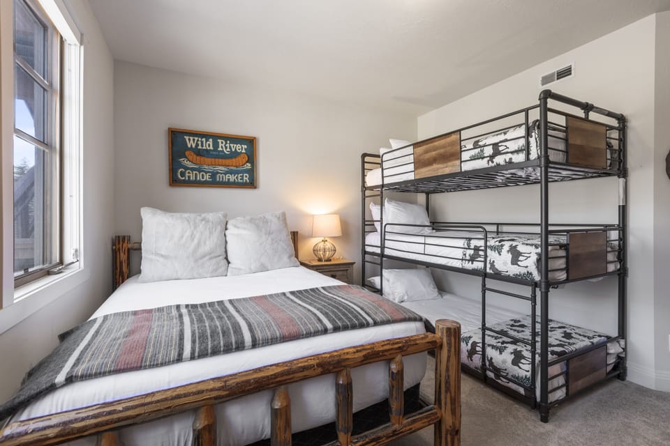 The three bedroom Town Pointe B205 condominium offers ski-in and out access to Town Lift and walking distance to Historic Main Street.