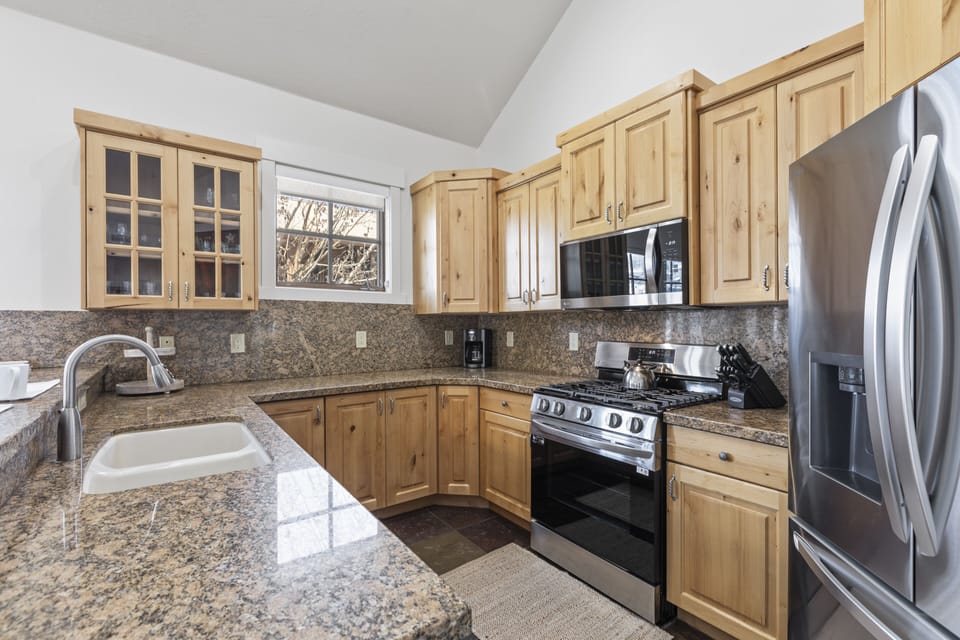 The three bedroom Town Pointe B205 condominium offers ski-in and out access to Town Lift and walking distance to Historic Main Street.