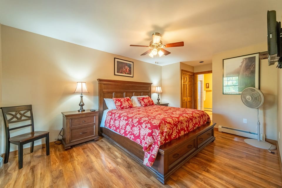 Master en-suite bedroom on the main floor features a spacious, comfortable king bed.