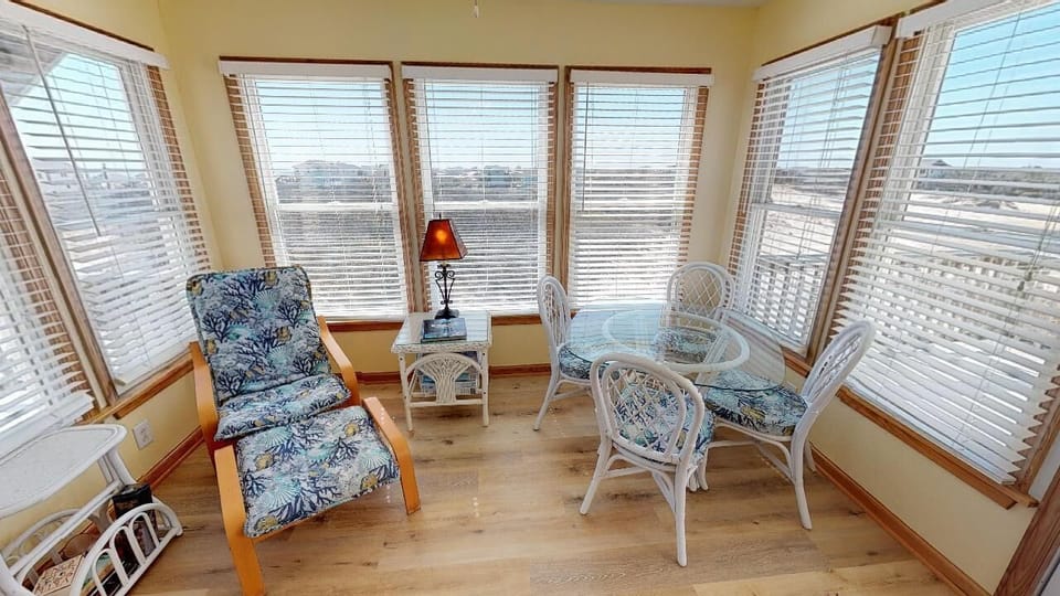 Sunroom right off dining area - Sunroom right off the dining area at Playing Hooky vacation rental, Carova Beach 4x4 Northern Outer Banks NC