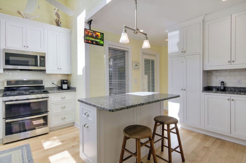 Awesome kitchen appliances, wonderful for cooking!