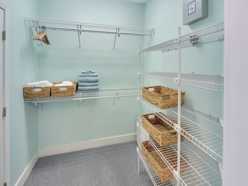 MASTER CLOSET