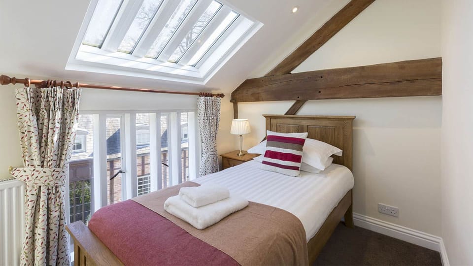 Single bedroom, St Kenelm at Sudeley Castle, Bolthole Retreats