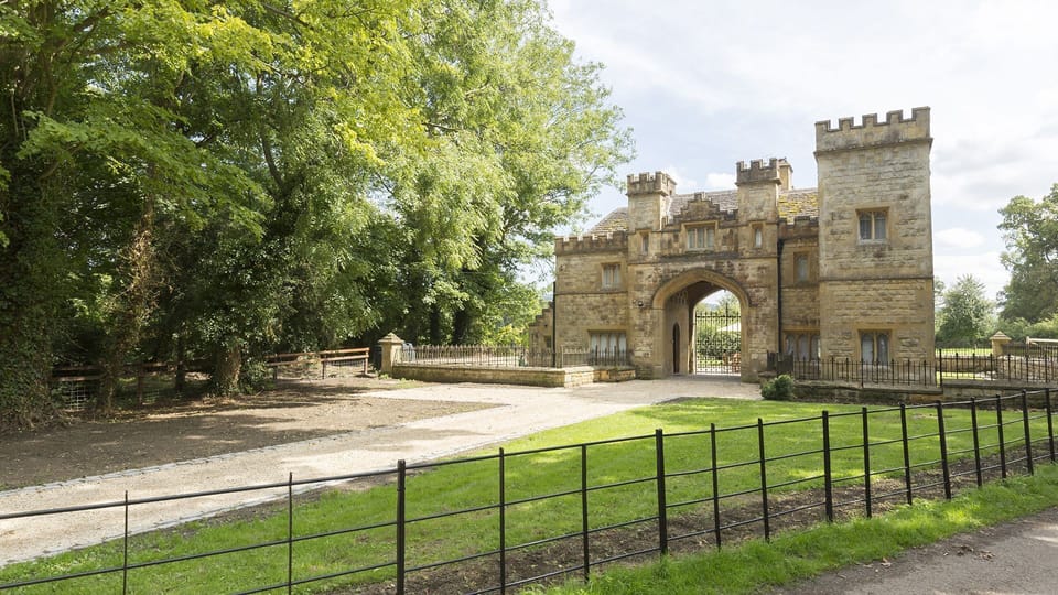 Castle Gatehouse at Sudeley Castle, Bolthole Retreats
