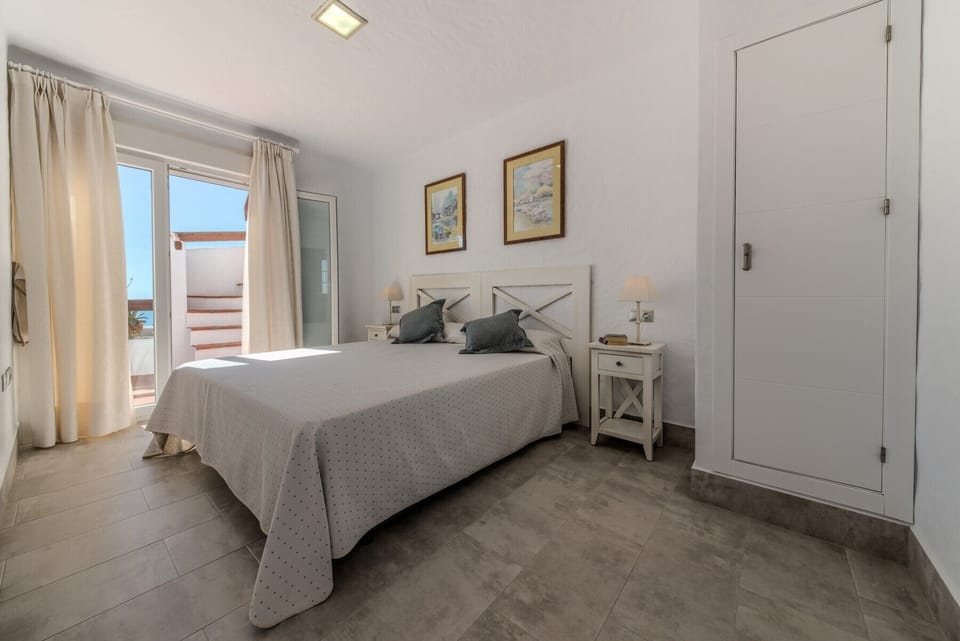 Wardrobe and beds of Villa Fuente del Gallo Bedroom in Villas Flamenco Beach in Conil