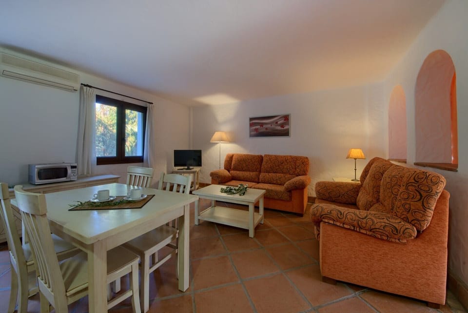 Sofas and table of Lavanda ad Romero apartments in Hacienda Roche Viejo in Conil