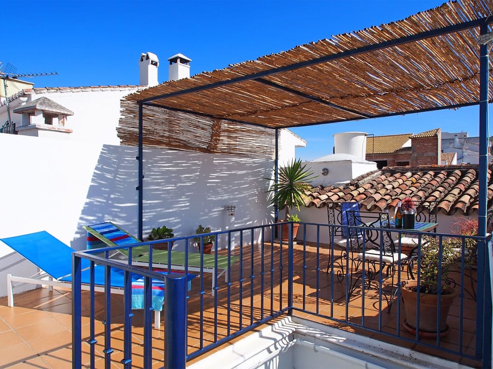 Roof terrace, sun & shade