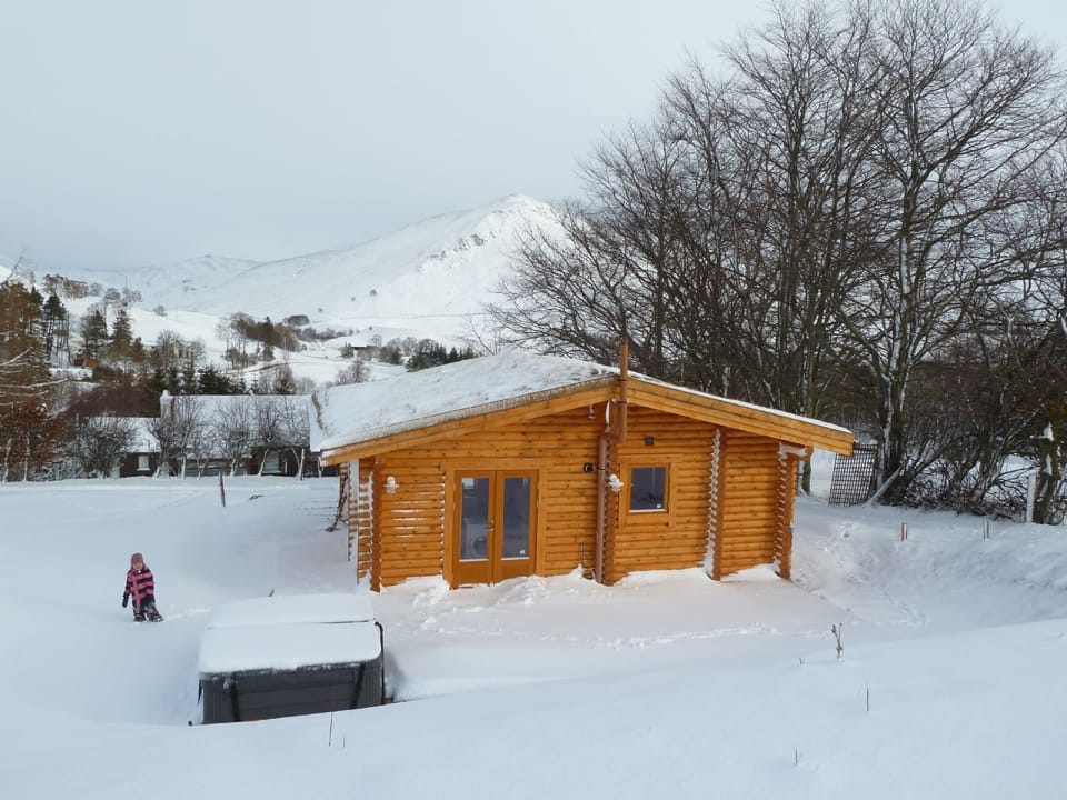 Scotsview Log Cabin Winter
