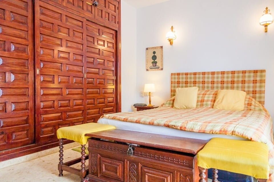 Double bed bedroom