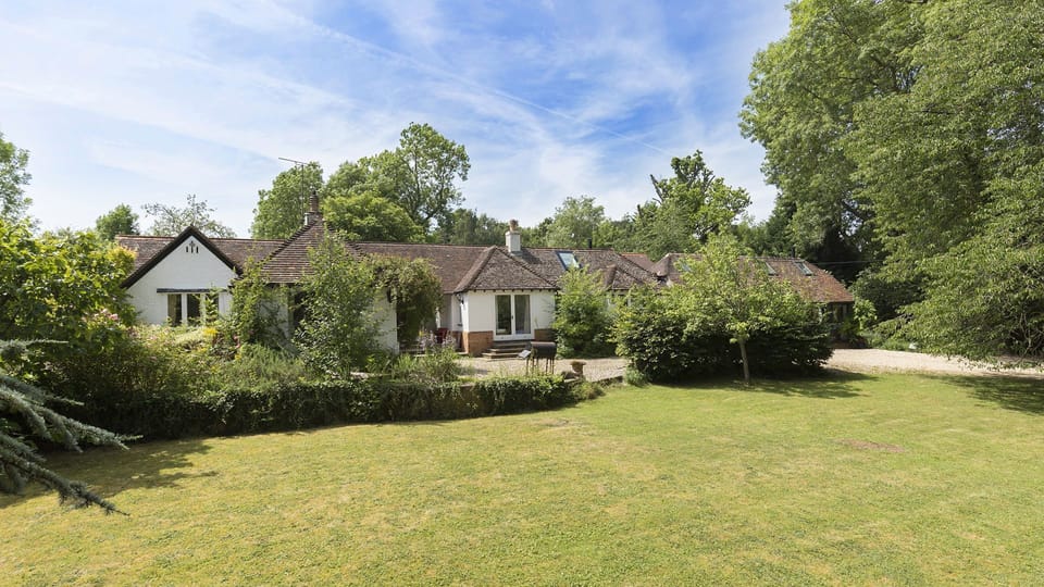 Front garden and house, Brock Cottage, Bolthole Retreats