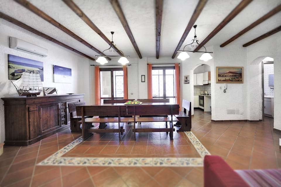 Building, Property, Room, Ceiling, Interior Design, Floor, Loft, House, Furniture, Living Room