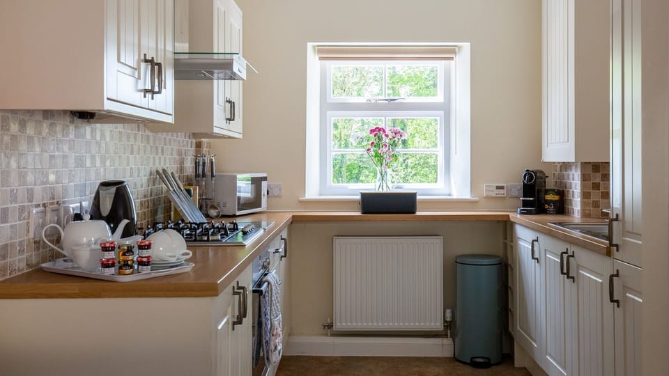 Kitchen, Lord High Admiral at Sudeley Castle, Bolthole Retreats