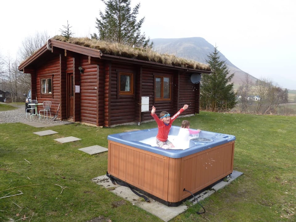 Benearb Hot Tub