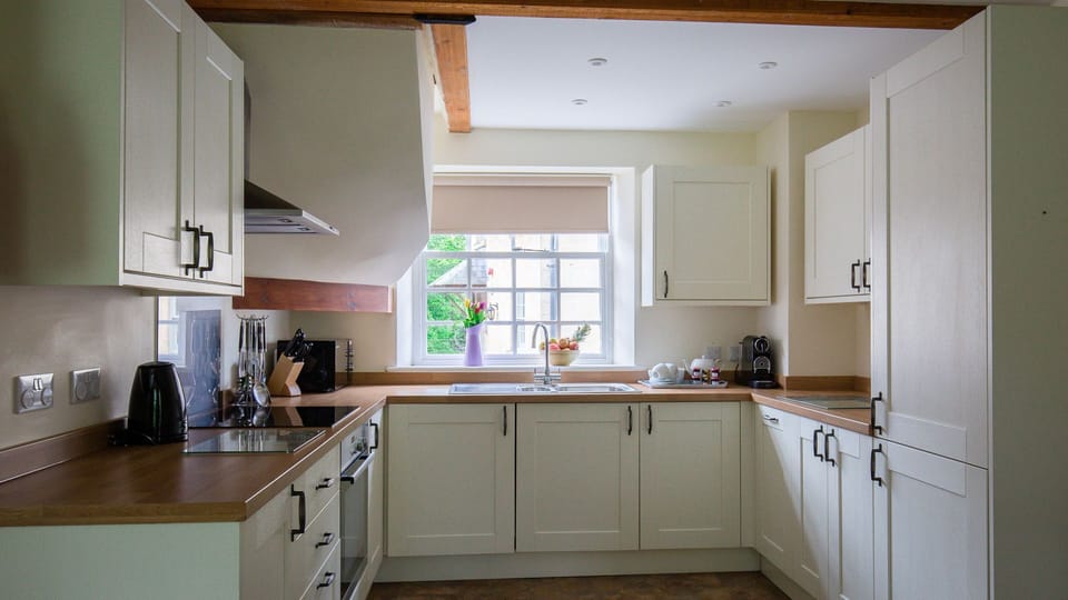 Kitchen, Prince Rupert at Sudeley Castle, Bolthole Retreats