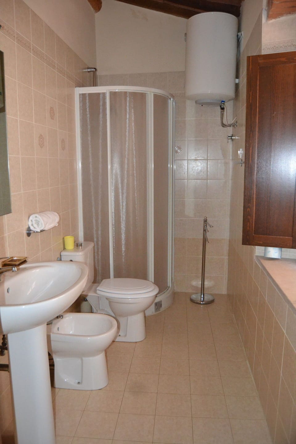 Bathroom, Property, Room, Tile, Floor, Toilet, Plumbing Fixture, Architecture, Building, Interior Design