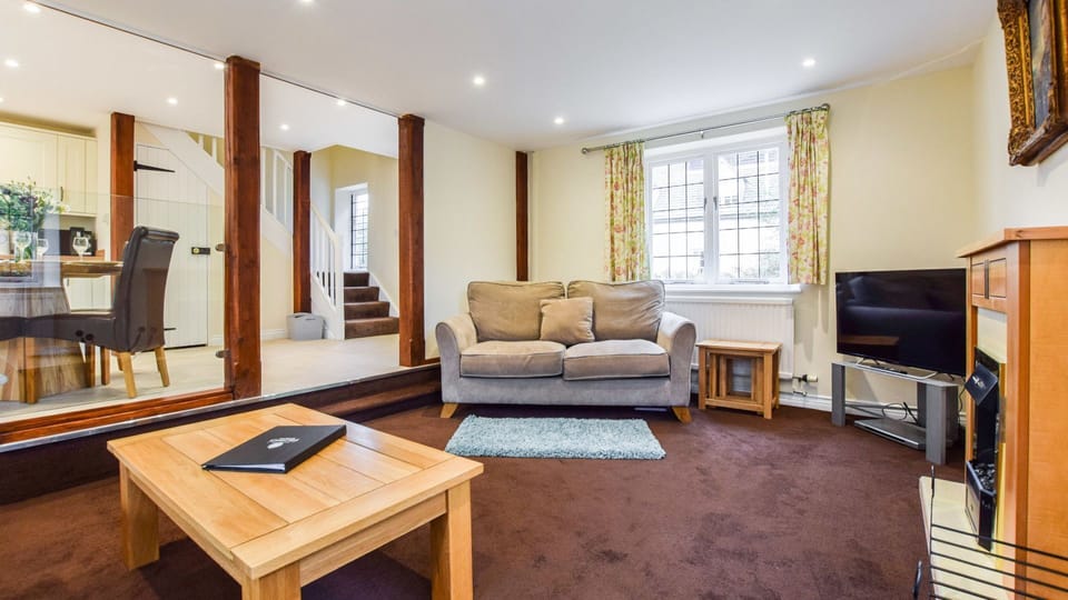 Living room, Queen Mary Cottage at Sudeley Castle, Bolthole Retreats