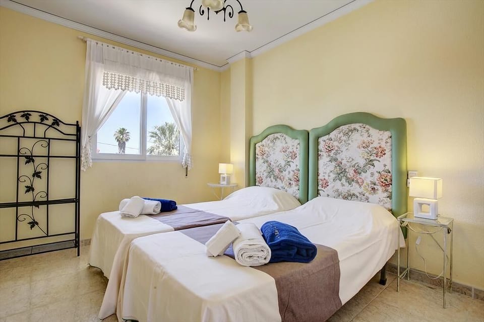 Bedroom with two single beds