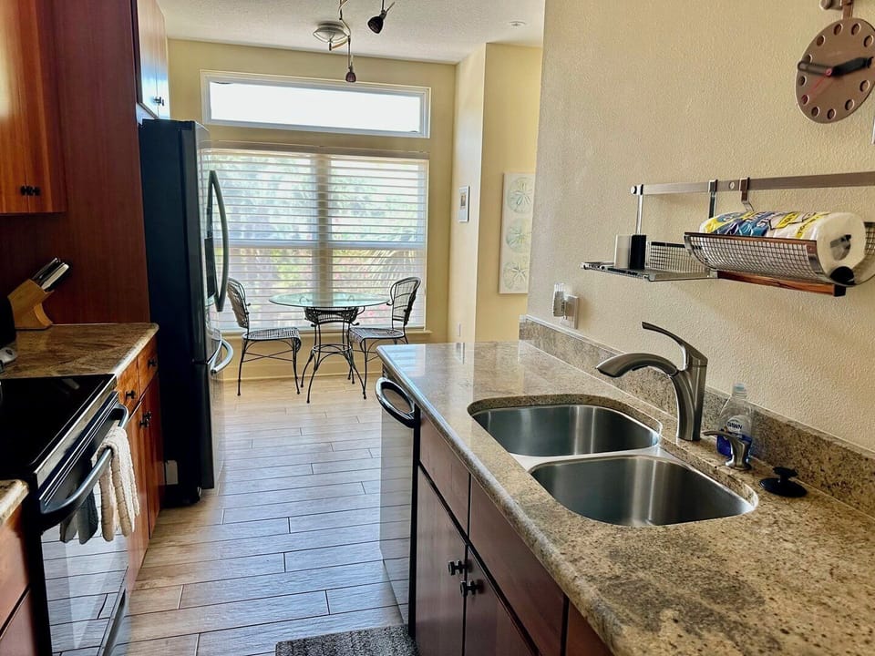 Kitchen & Breakfast Nook