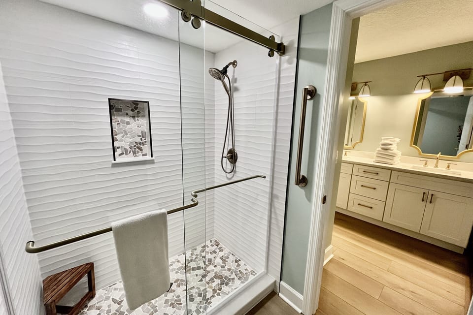 Bathroom 1 (en suite)