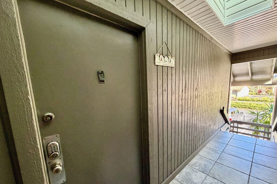Condo entry (upstairs)
