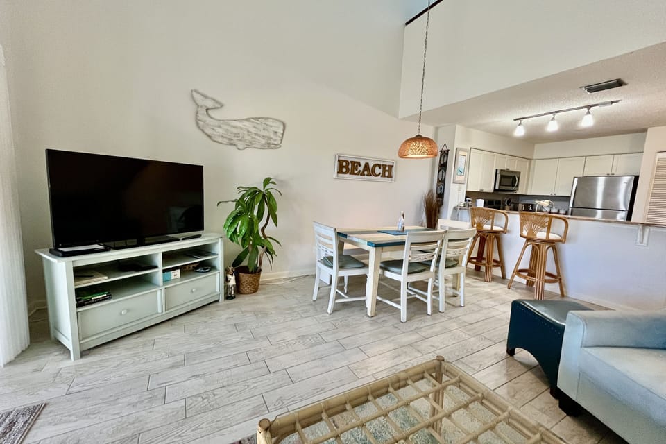 Living/Dining area