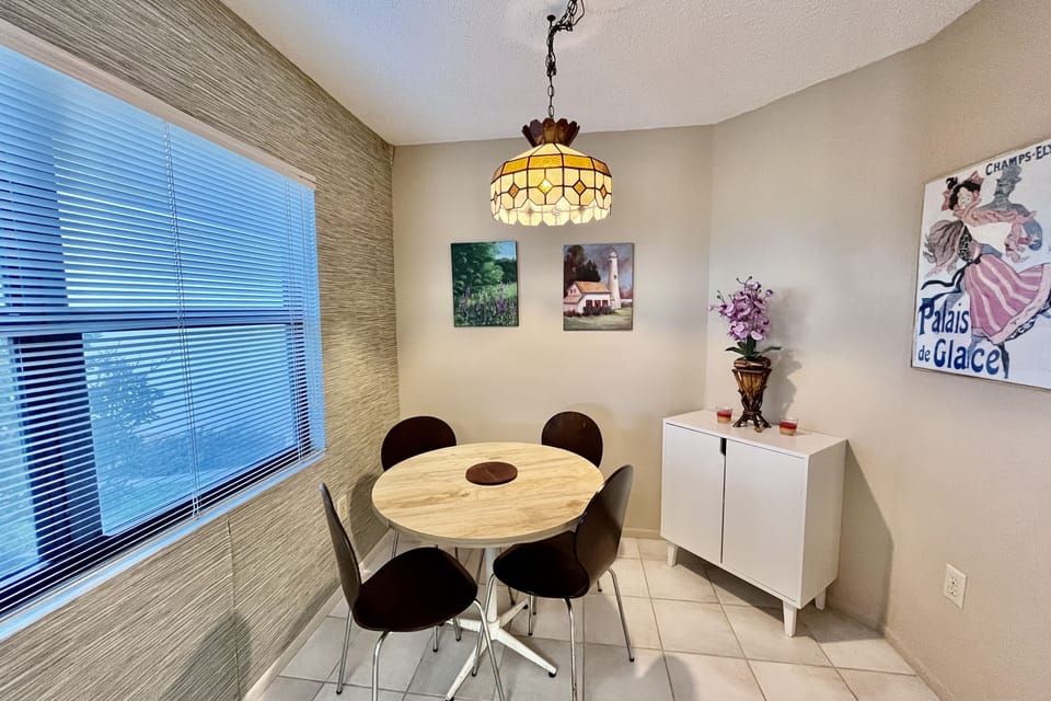 Breakfast nook