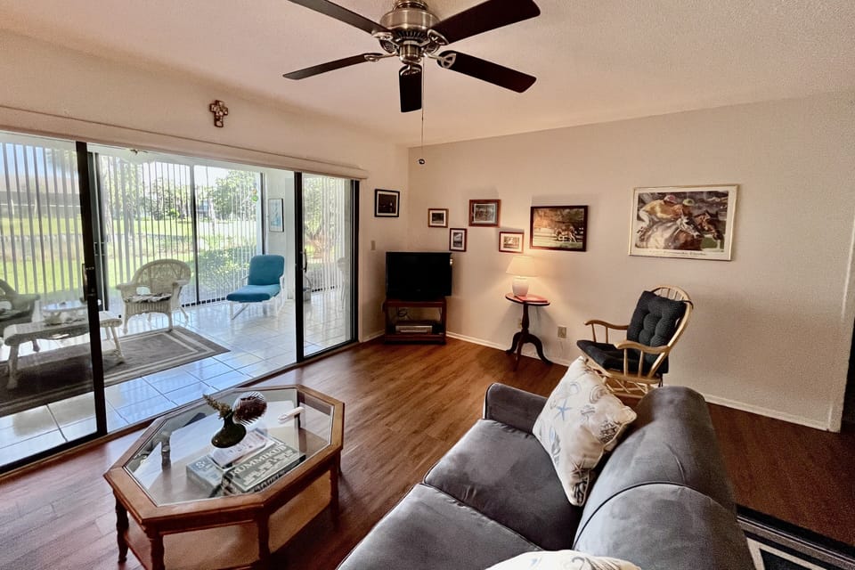 Living/Dining area