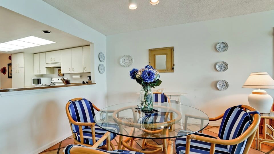 Dining Area 1