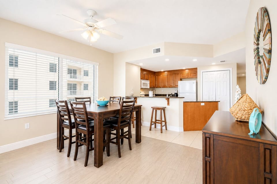 Oceanfront Dining Area