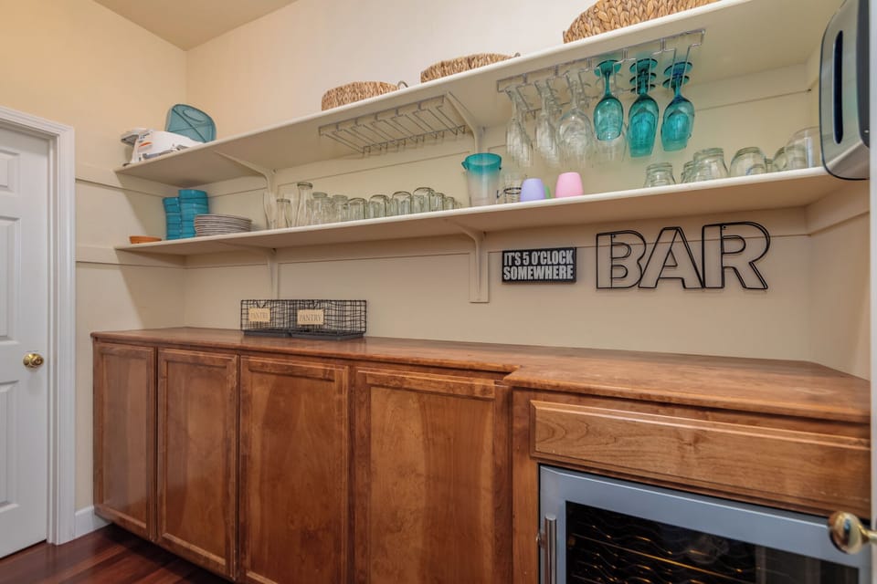 Pantry/Bar