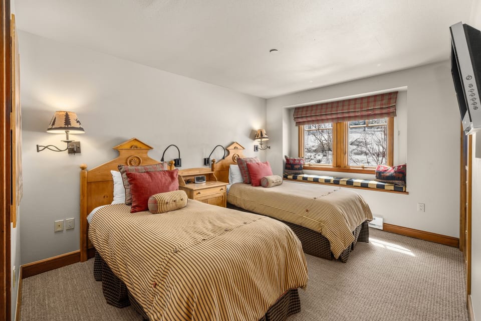 Indoors, Bed, Bedroom, Furniture, Lamp
