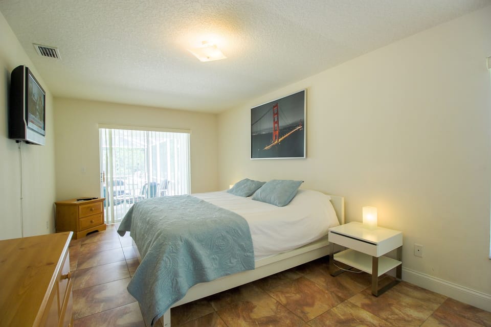 Flooring, Room, Bedroom, Indoors, Floor