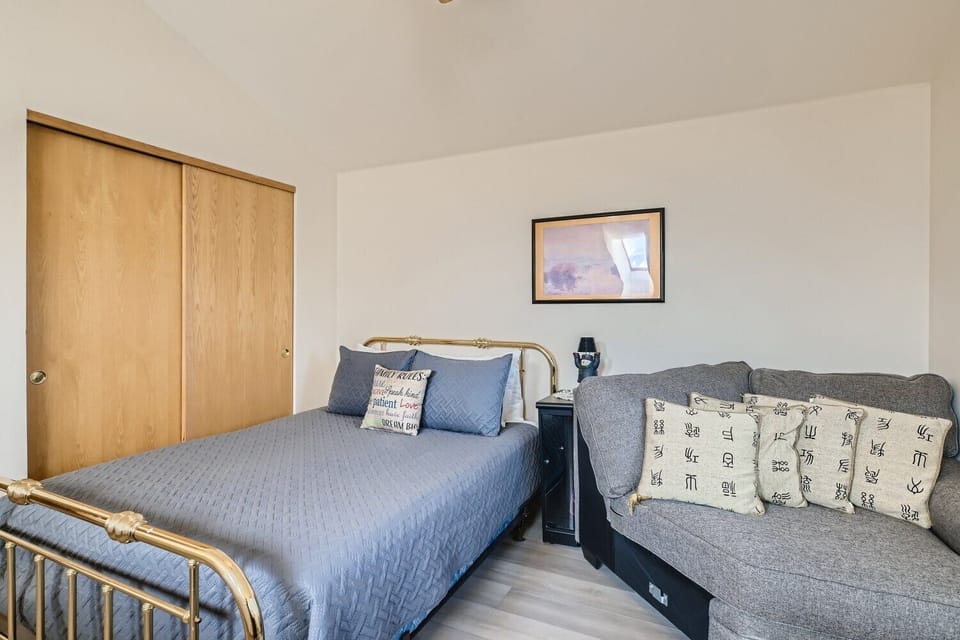 LF304F Loft Bedroom