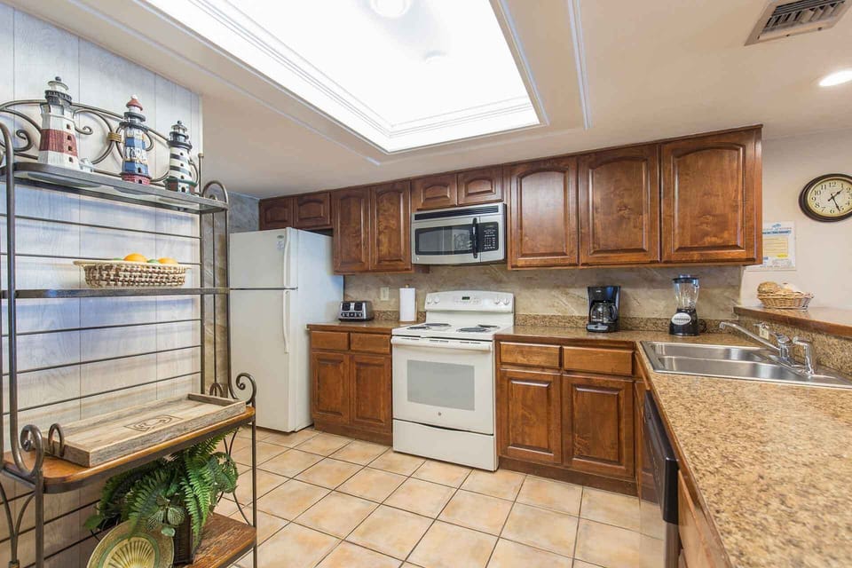 Plenty of counter space in the kitchen