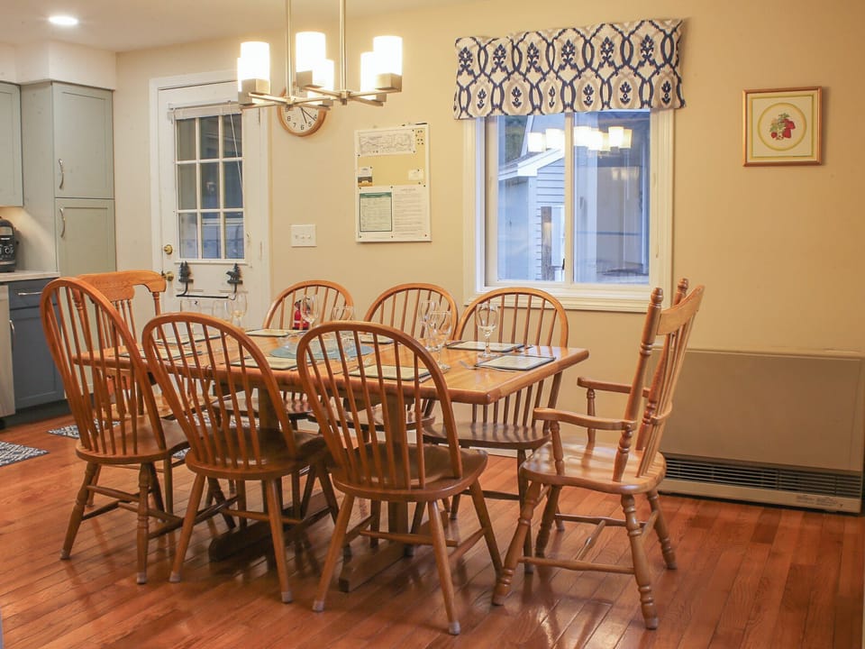 Alt View of Dining Area