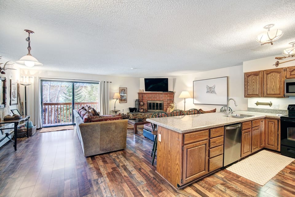 LG762B Kitchen